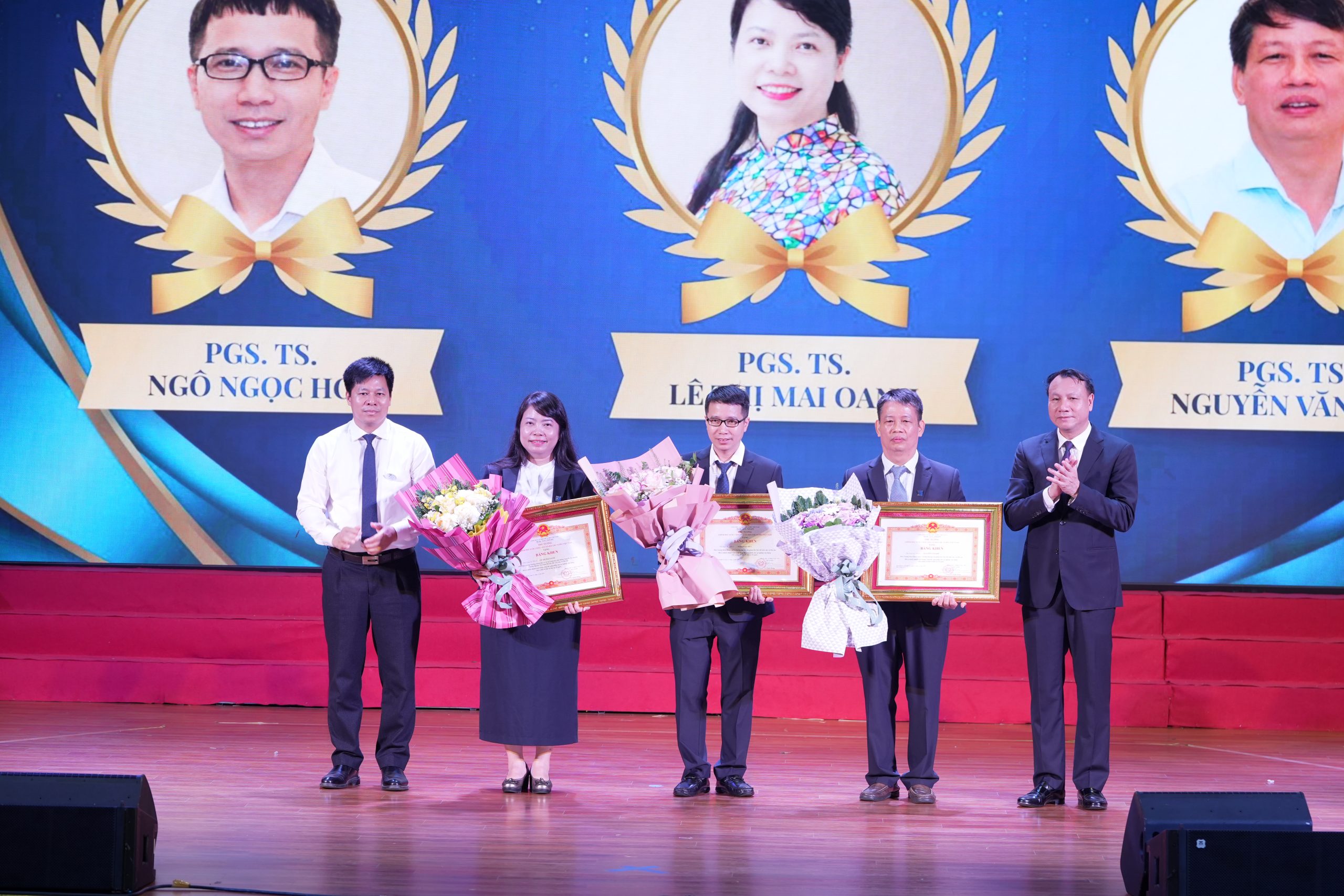 Ba giảng viên Khoa Vật lí được tặng Bằng khen của Thủ tướng Chính phủ