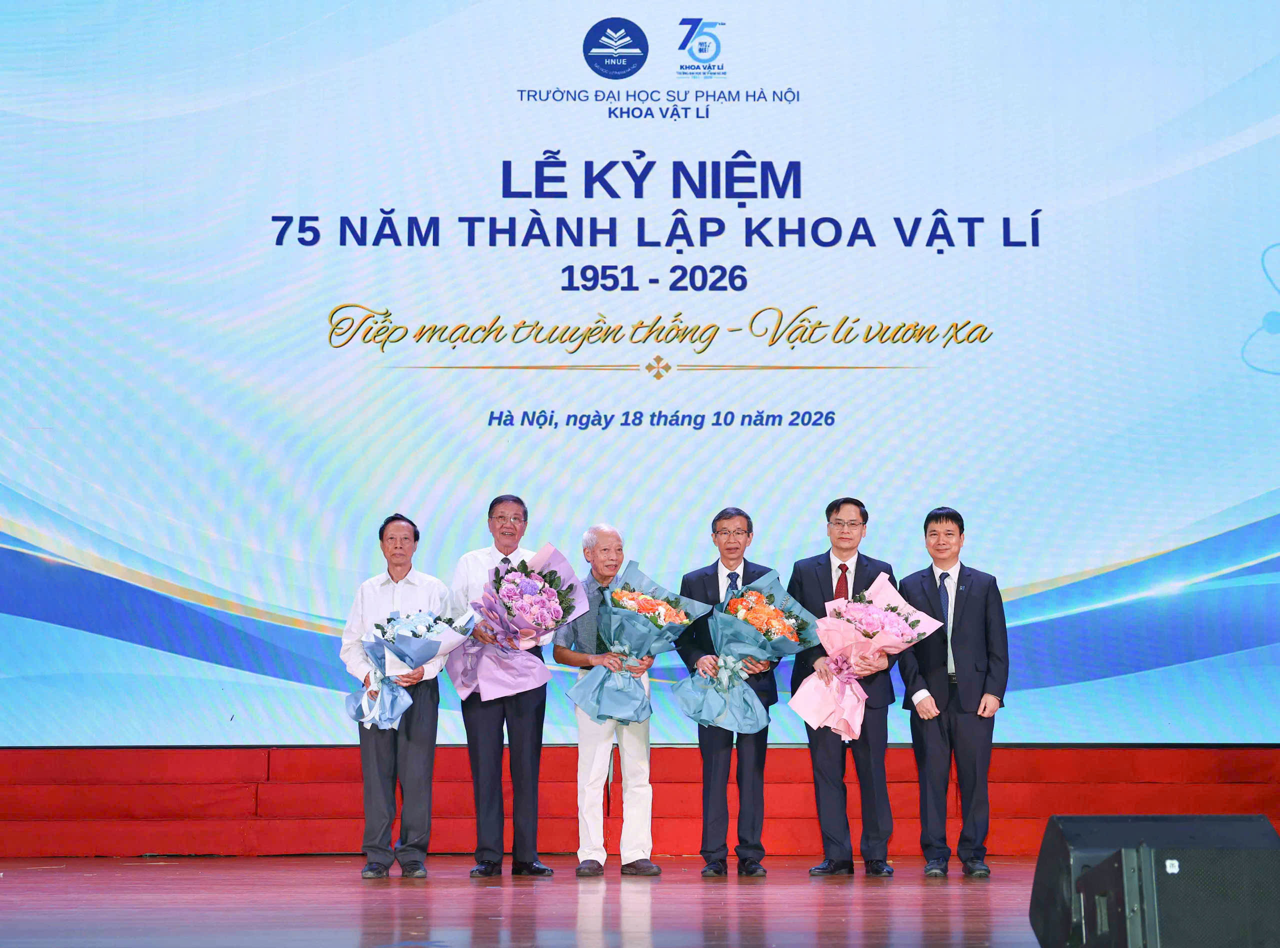Tri ân các thế hệ lãnh đạo Khoa Vật lí